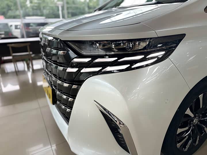 Toyota Alphard, 2023 — фото 5 из 9