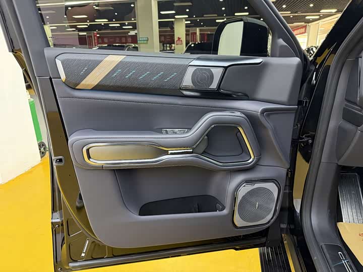 BYD FangChengBao Leopard 8, 2025 — фото 3 из 9