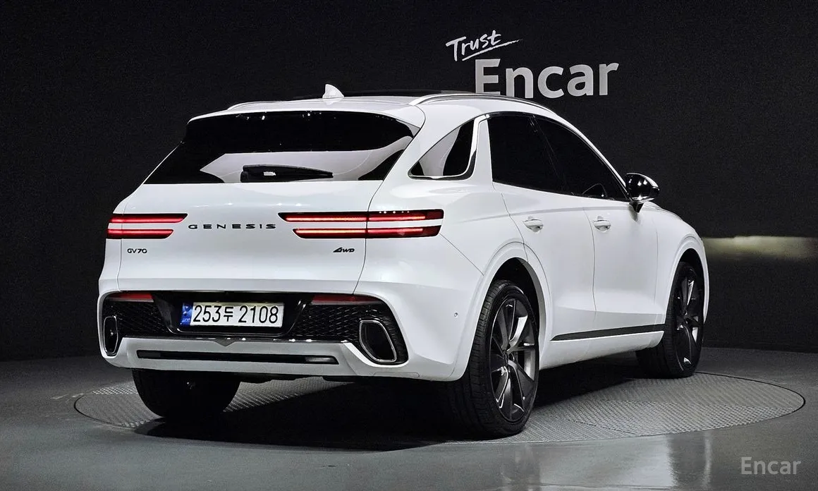Genesis GV70, 2023 — фото 2 из 12