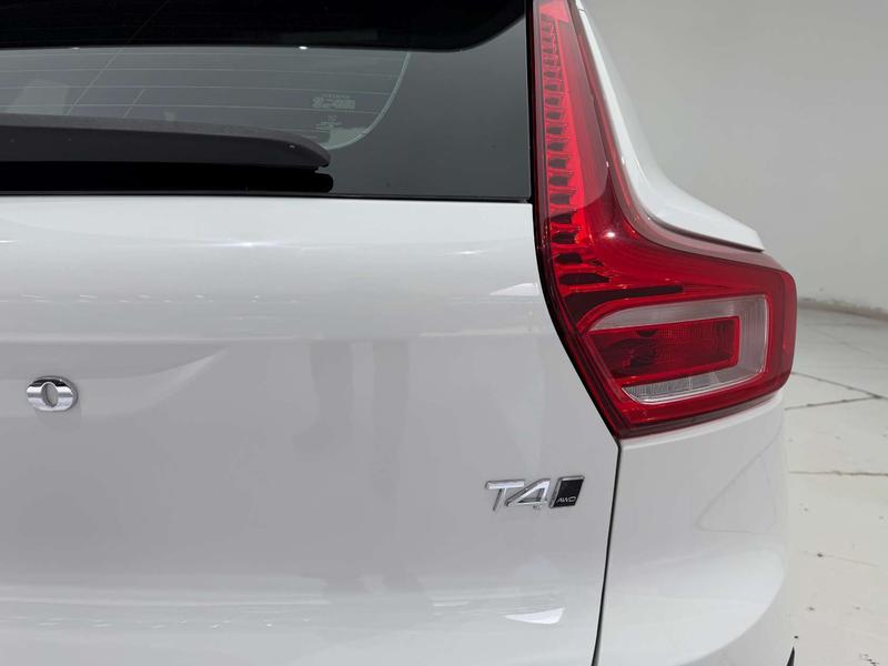 Volvo XC40, 2022 — фото 10 из 12
