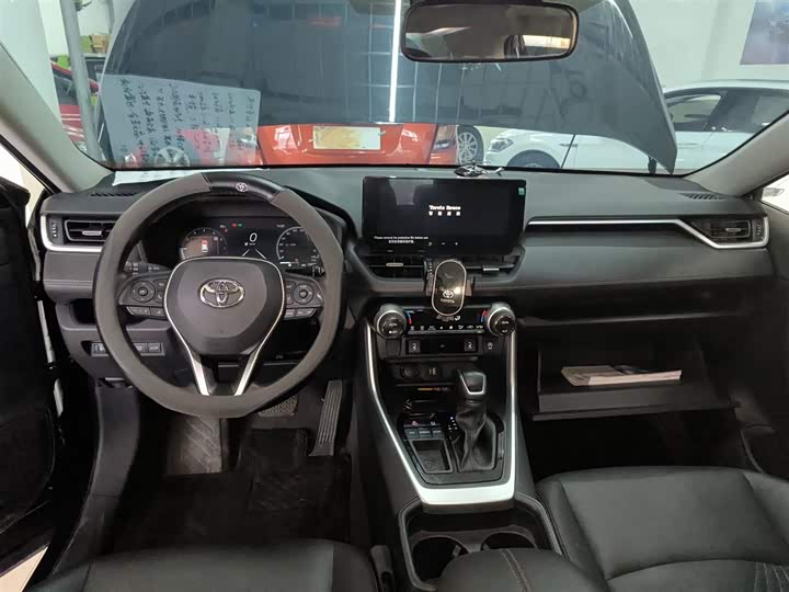Toyota RAV4, 2024 — фото 6 из 9