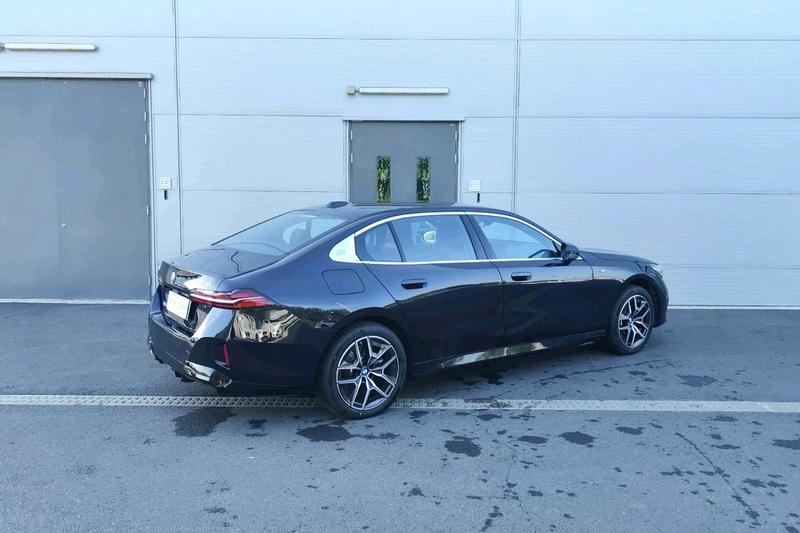 BMW i5, 2025 — фото 4 из 9