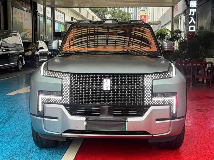 BYD Yangwang U8, 2024 — фото 2 из 9