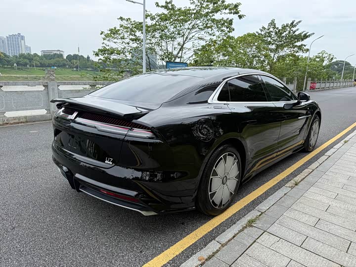 BYD Yangwang U7, 2025 — фото 7 из 9