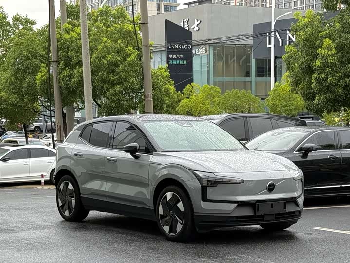 Volvo EX30, 2024 — фото 3 из 9