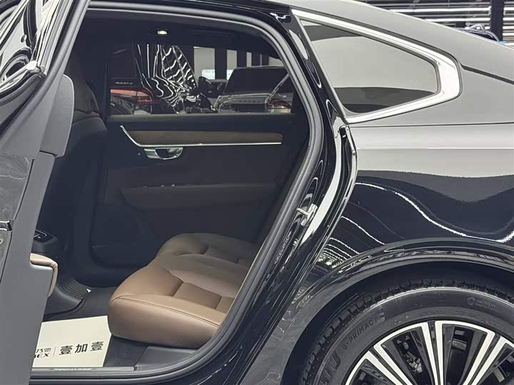 Volvo S90 Hybrid, 2022 — фото 7 из 9