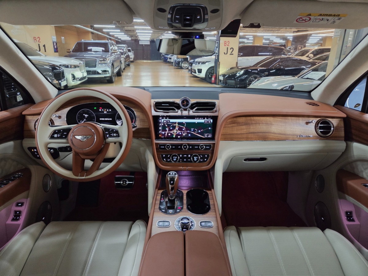 Bentley Bentayga, 2023 — фото 6 из 12