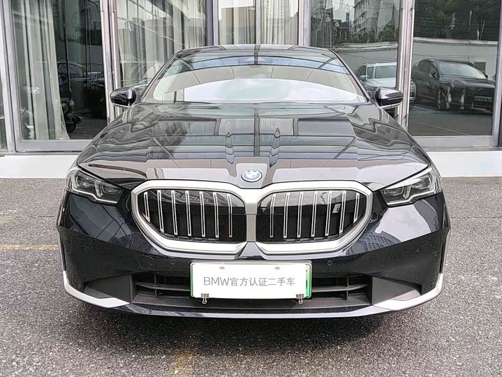 BMW i5, 2025 — фото 2 из 9