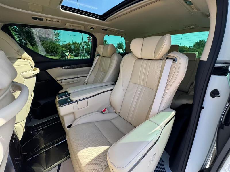 Toyota Vellfire, 2022 — фото 8 из 10