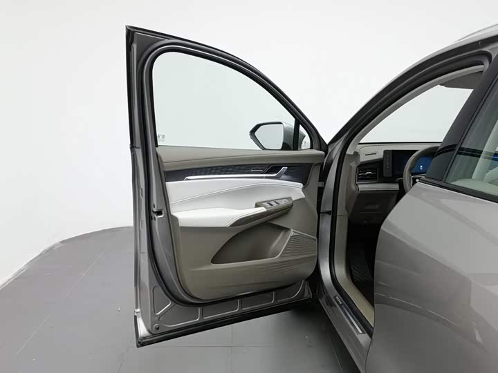 Roewe RX9, 2024 — фото 8 из 9