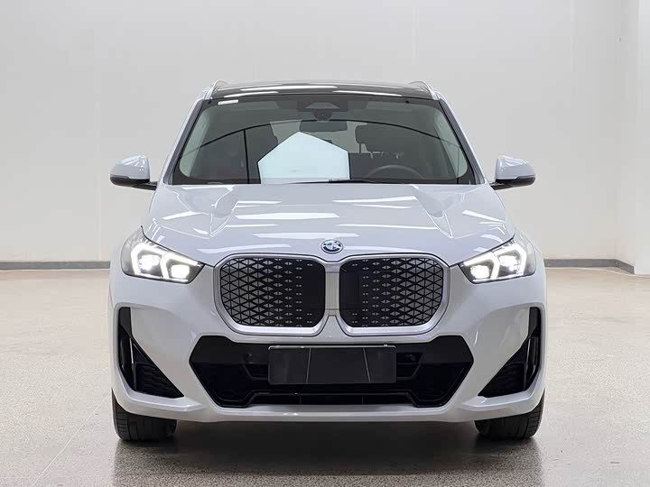 BMW iX1, 2024 — фото 2 из 9