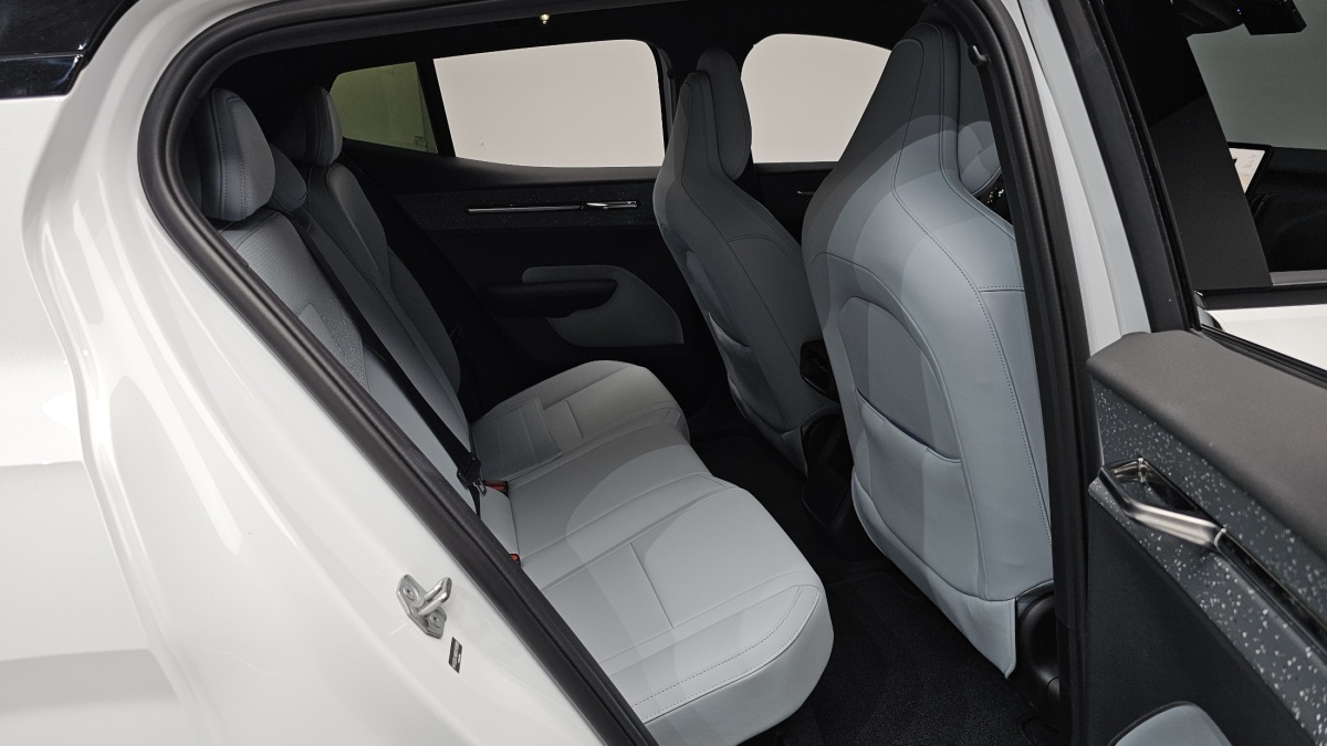 Volvo EX30, 2025 — фото 12 из 12