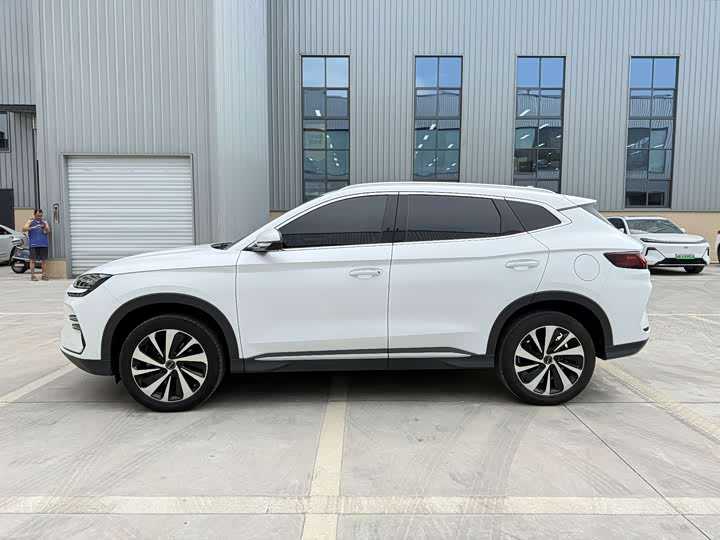 BYD Song Plus Hybrid/EV, 2023 — фото 2 из 9