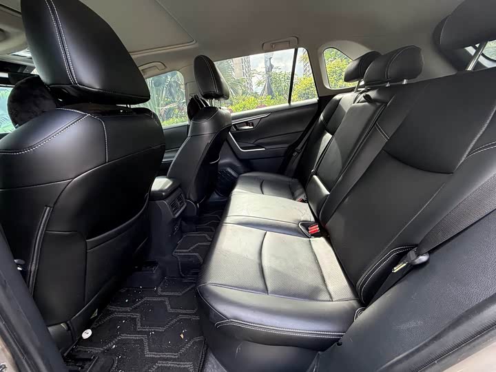 Toyota RAV4 Hybrid, 2023 — фото 6 из 9