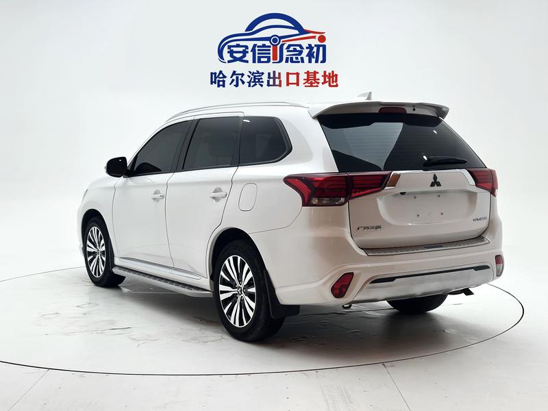 Mitsubishi Outlander, 2022 — фото 5 из 12