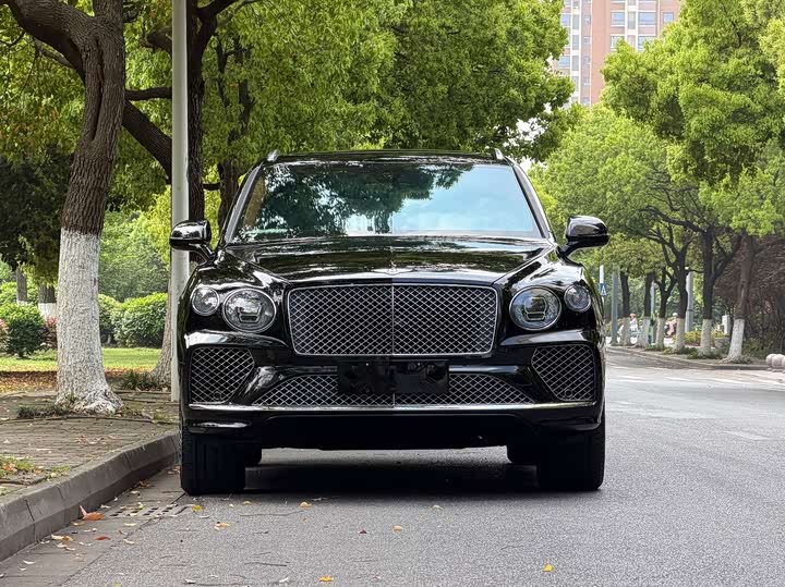 Bentley Bentayga, 2022 — фото 2 из 9