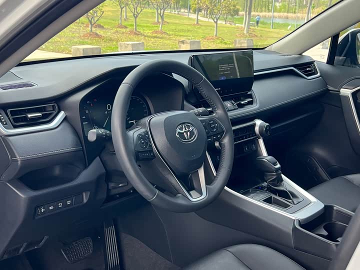 Toyota RAV4, 2024 — фото 6 из 9