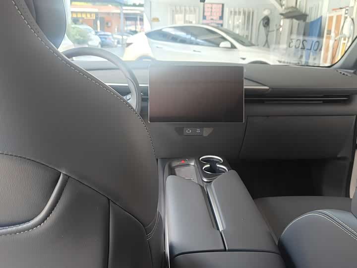 BAIC Arcfox Alpha T5, 2025 — фото 4 из 9