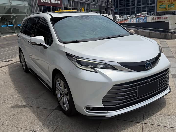 Toyota Sienna, 2024 — фото 3 из 9