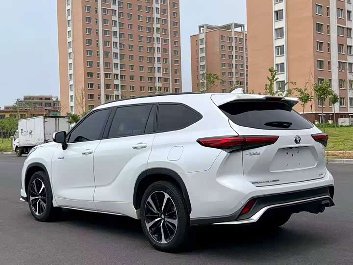 Toyota Crown Kluger, 2023 — фото 7 из 9