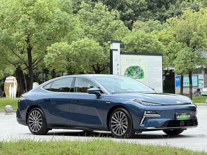 Geely Galaxy Starshine 8 EM-i, 2025 — фото 2 из 9