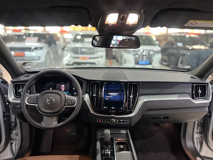 Volvo XC60, 2022 — фото 7 из 9