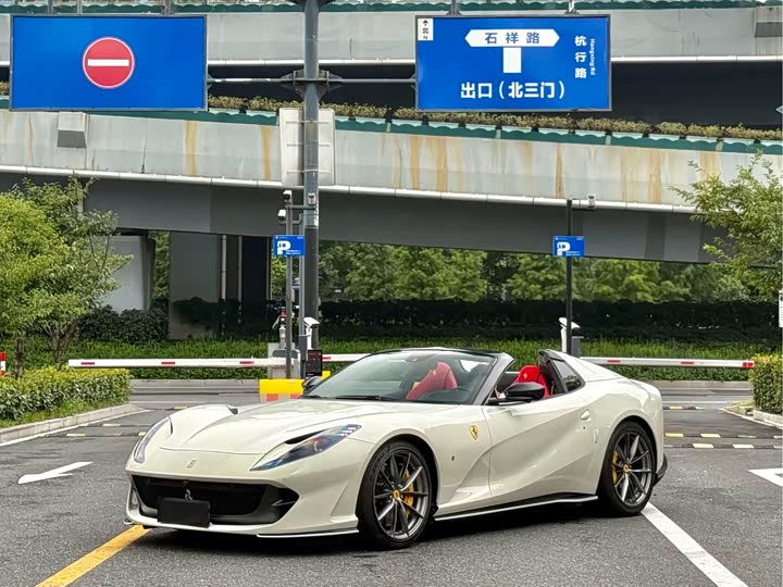 Ferrari 812, 2023 — фото 3 из 9