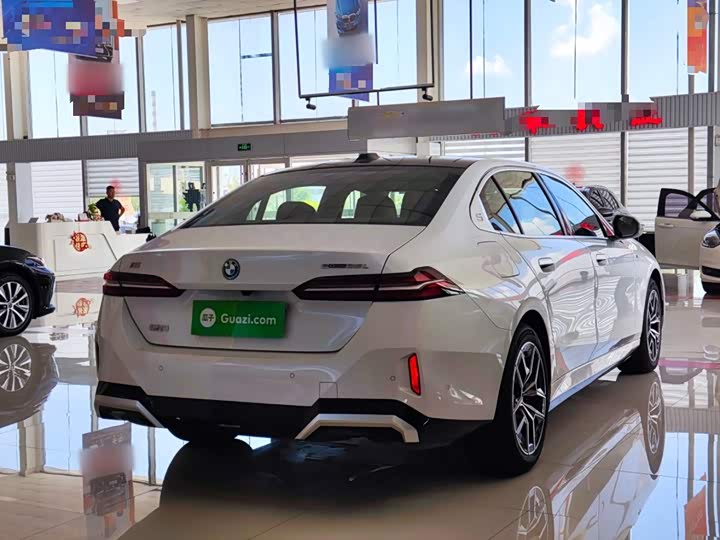 BMW i5, 2025 — фото 7 из 9