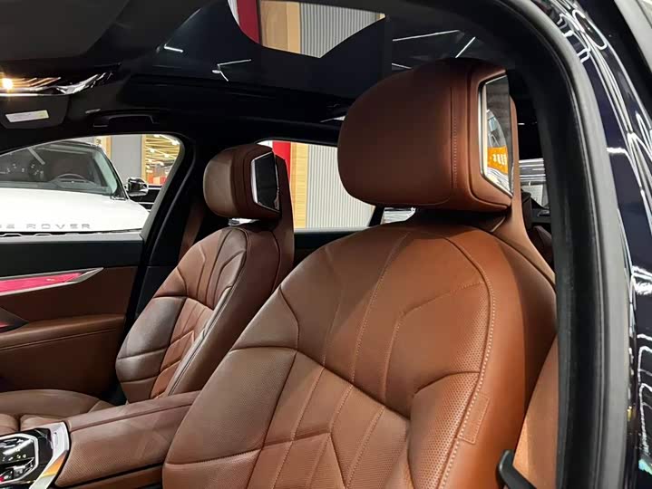 BMW i7, 2024 — фото 2 из 9