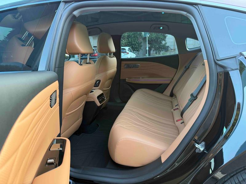 Geely Galaxy Starshine 8 EM-i, 2025 — фото 11 из 12