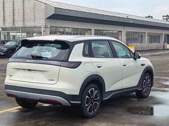 BYD Sea Lion 05 DM-i Hybrid, 2026 — фото 5 из 9
