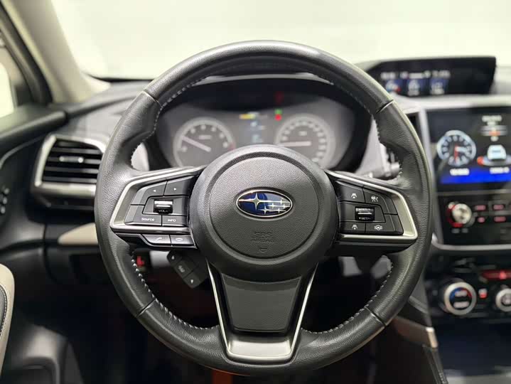Subaru Forester, 2023 — фото 8 из 9
