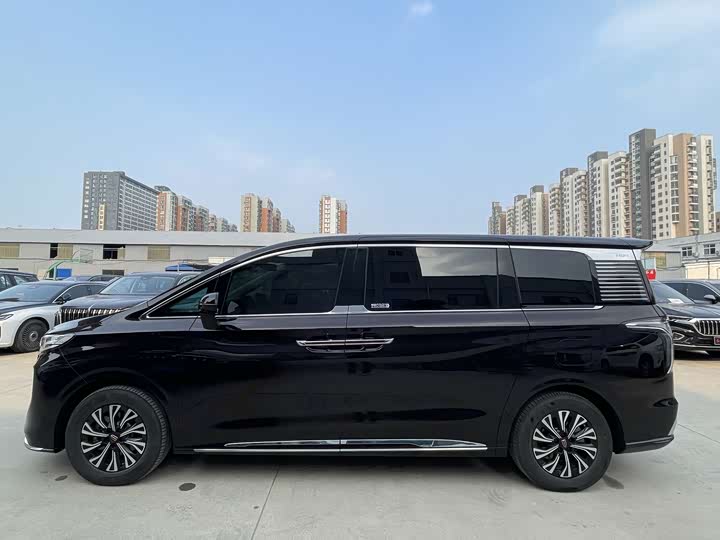 Hongqi HQ9 Hybrid, 2025 — фото 2 из 9