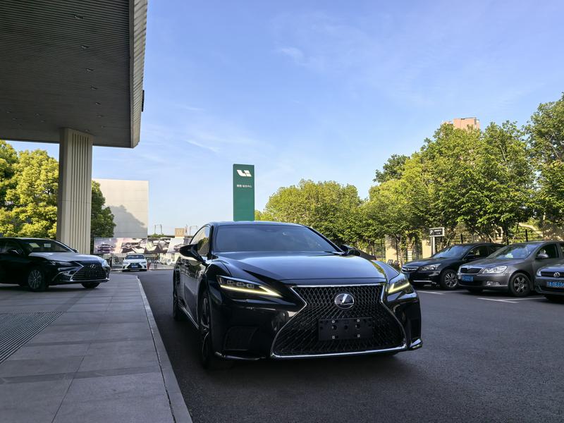 Lexus LS, 2022 — фото 3 из 12