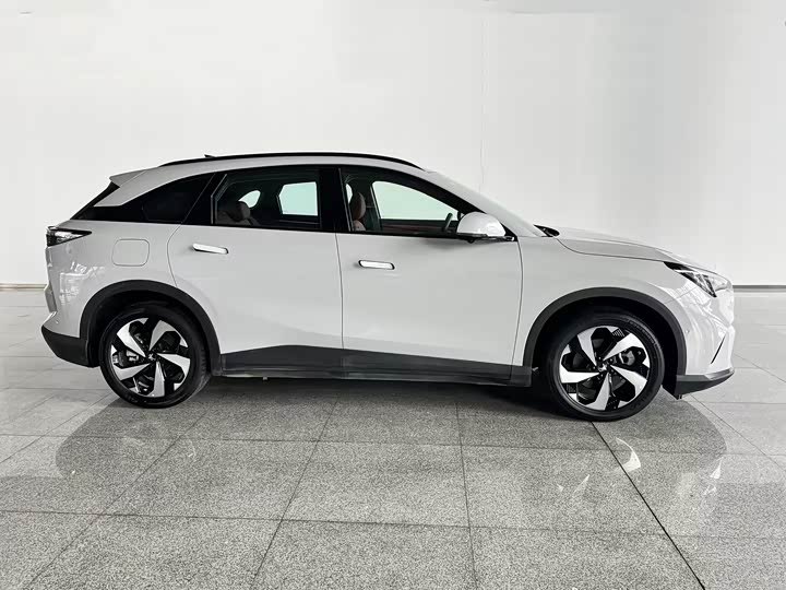 BAIC Arcfox Alpha T5, 2025 — фото 2 из 9