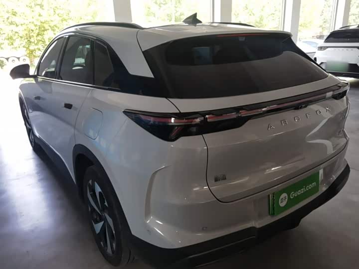 BAIC Arcfox Alpha T5, 2025 — фото 5 из 9
