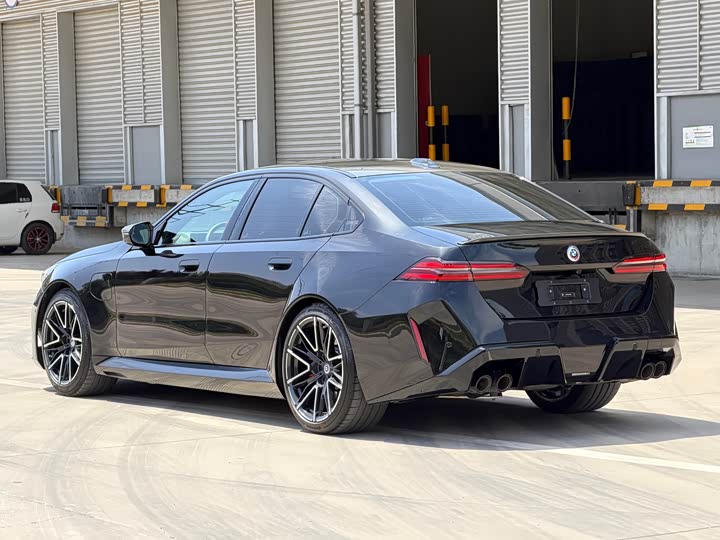 BMW M5 Hybrid, 2025 — фото 4 из 9