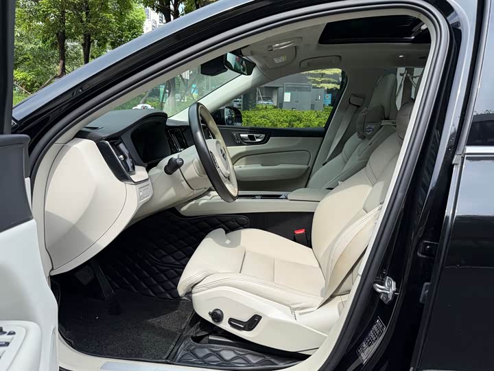 Volvo XC60 Hybrid, 2021 — фото 7 из 9
