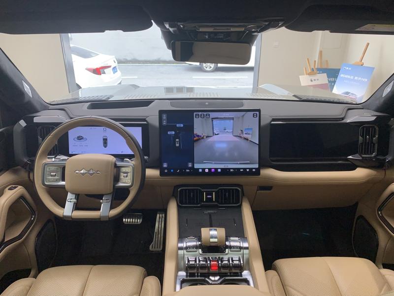 BYD FangChengBao Leopard 8, 2024 — фото 8 из 12