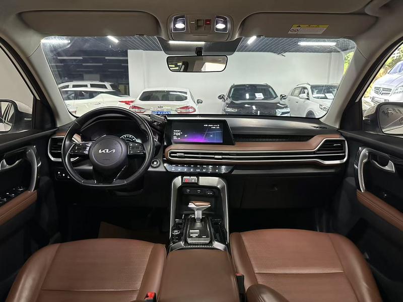 Kia Sportage GT-line, 2023 — фото 8 из 12