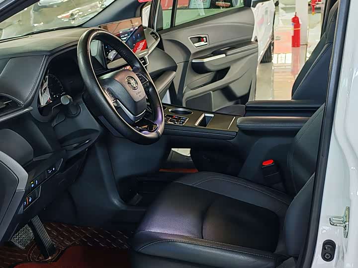 Toyota Sienna, 2022 — фото 6 из 9