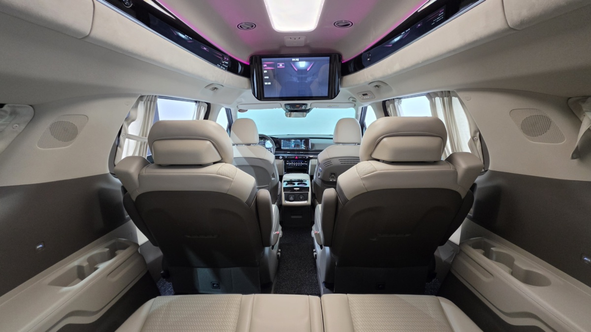 Kia Carnival, 2023 — фото 12 из 12