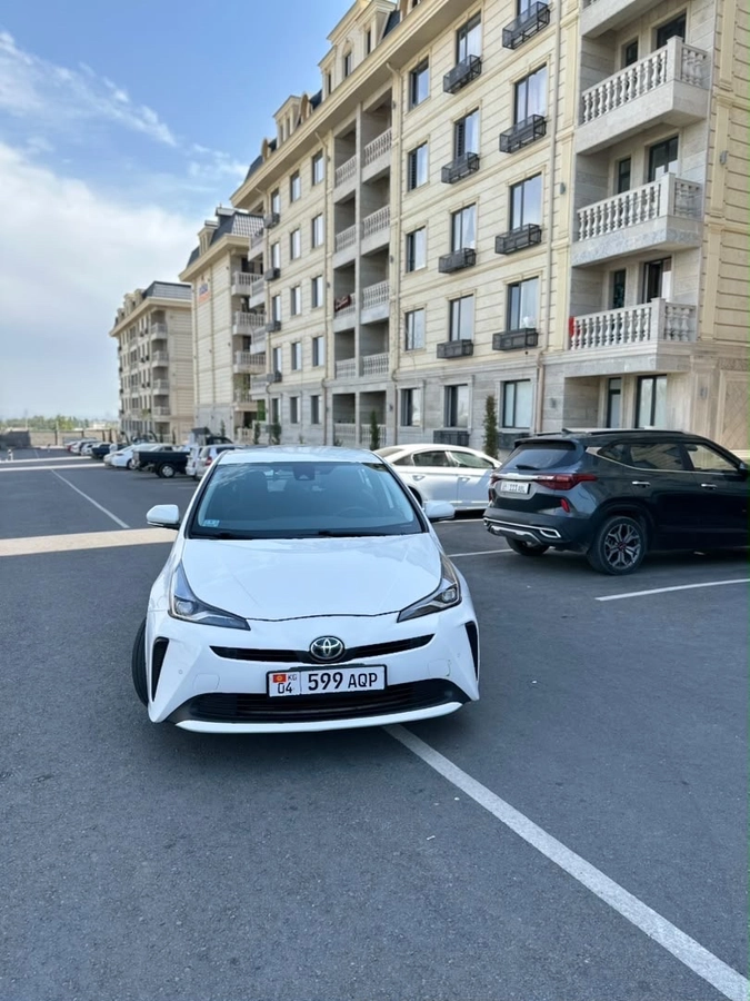 Toyota Prius, 2021 — фото 3 из 8