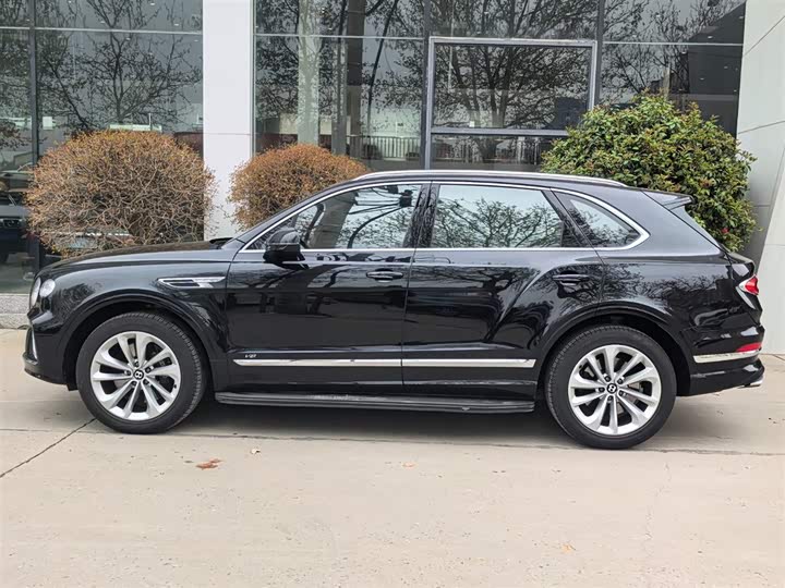 Bentley Bentayga, 2022 — фото 2 из 9