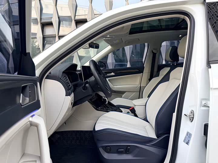 Volkswagen Tayron GTE Hybrid, 2023 — фото 5 из 9