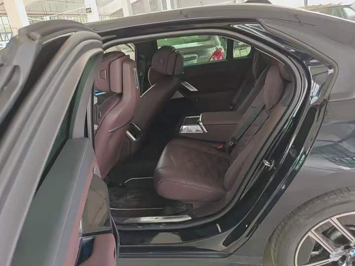 BMW 7 Series, 2024 — фото 9 из 9