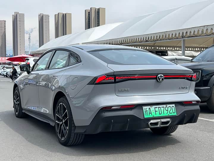 Changan UNI-V Hybrid, 2026 — фото 6 из 9