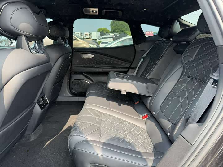Lynk & Co 30 EM-P Hybrid, 2025 — фото 5 из 9