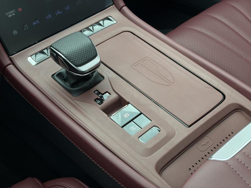 Hongqi H5, 2025 — фото 11 из 12