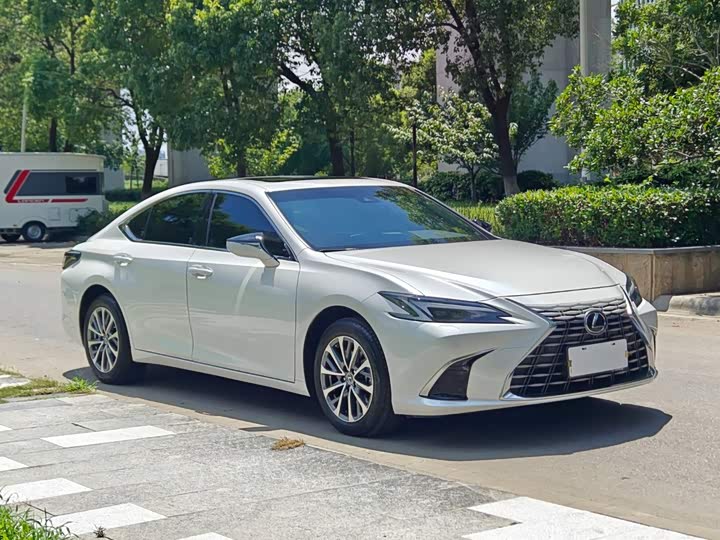 Lexus ES, 2025 — фото 4 из 9